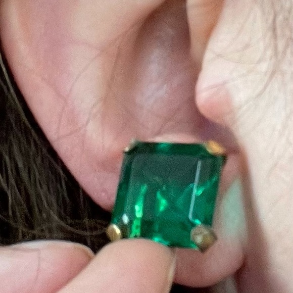 1950s emerald cut glass screw on gold tone earrings - Picture 7 of 11